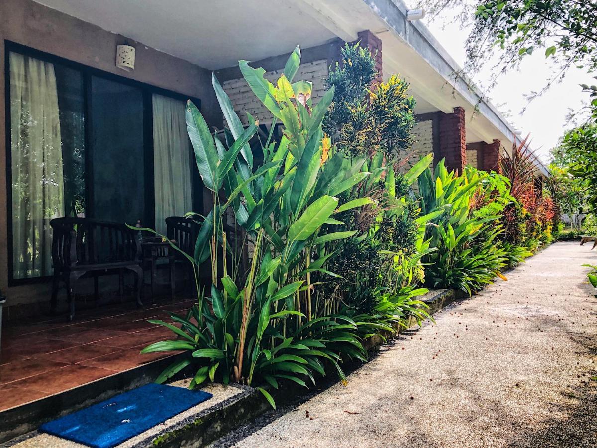 Balangan Garden Bungalow Пекату Экстерьер фото